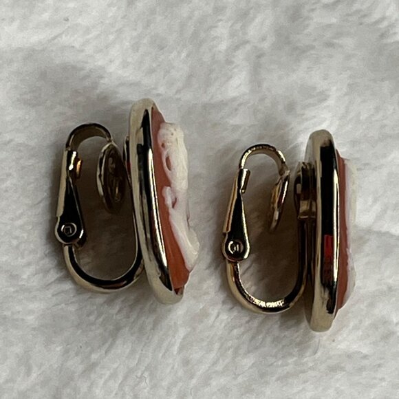 Giovanni Vintage Cameo Clip-On Earrings - Picture 4 of 6